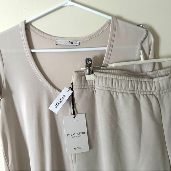 Aritzia Matte Pearl Set - Picture 2 of 6